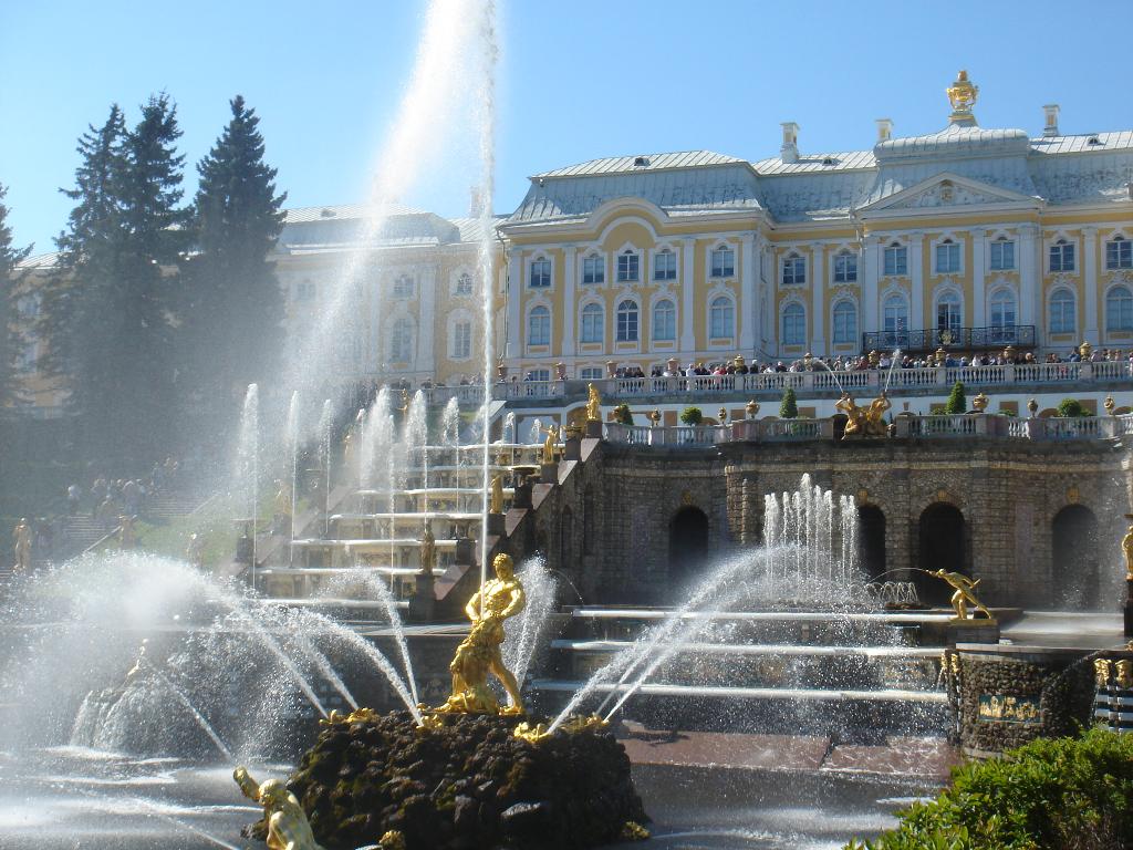 A picture of Peterhof